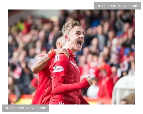 詹姆斯·麦迪逊因双膝伤病休战一年后回归训练，尚未出场比赛